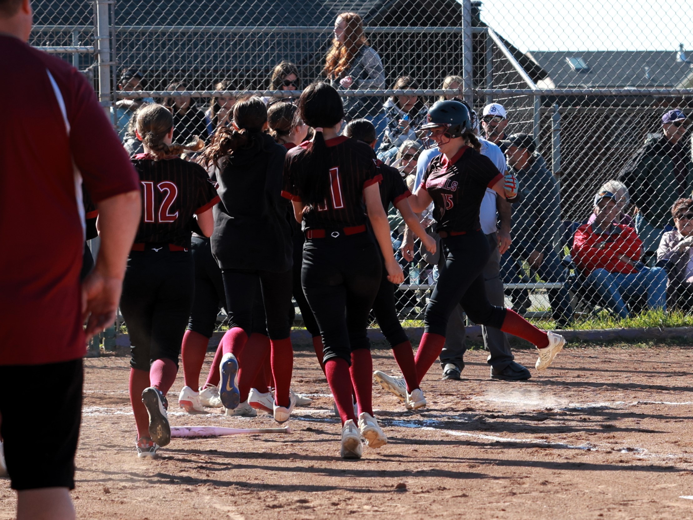 Lady Cards, Trojans win one-run thrillers post thumbnail image