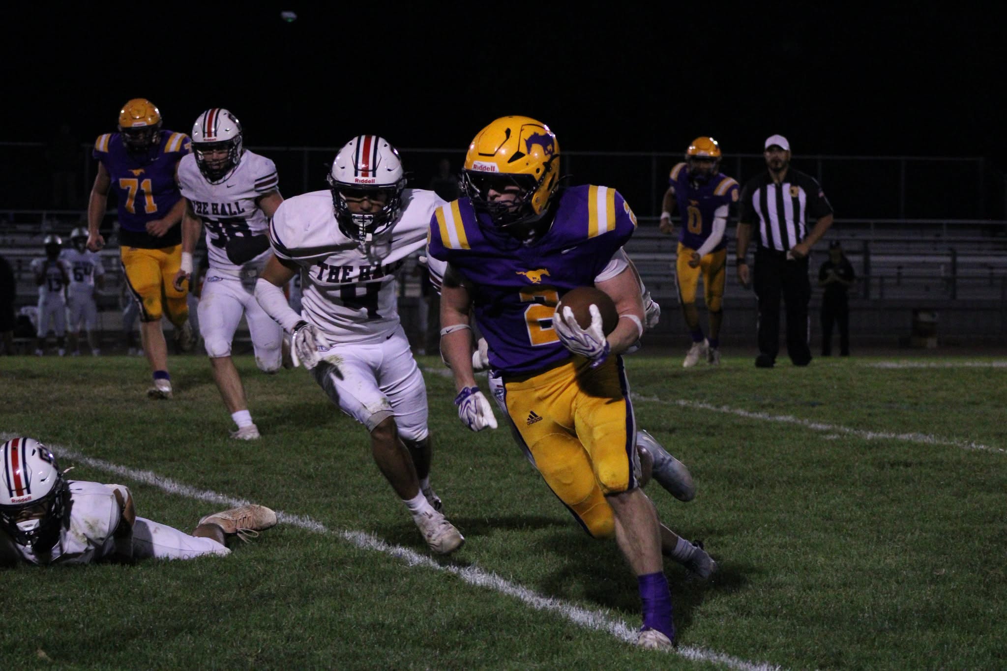 Mustangs drop 29-28 South thriller post thumbnail image